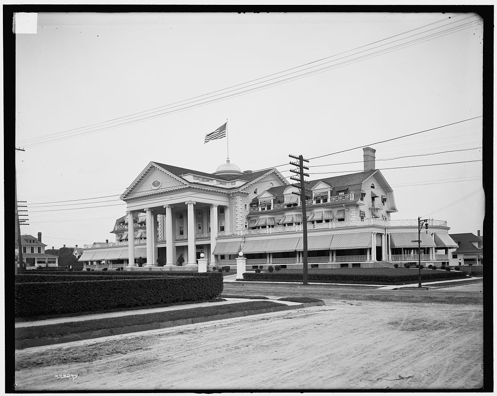 Exterior of the Allenhurst Club, Allenhurst, N.J., photographed between 1900 and 1910